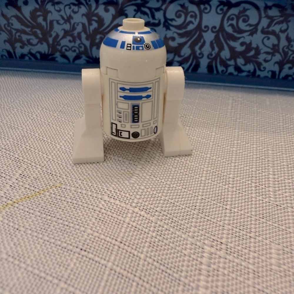 Lego R2 D2 from 2005 set Droid Action Figure